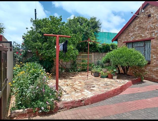 3 BEDROOM HOUSE FOR SALE IN KAGISO